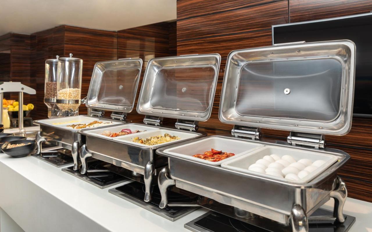 Radisson Hotel Сфакс Экстерьер фото A chafing dish
