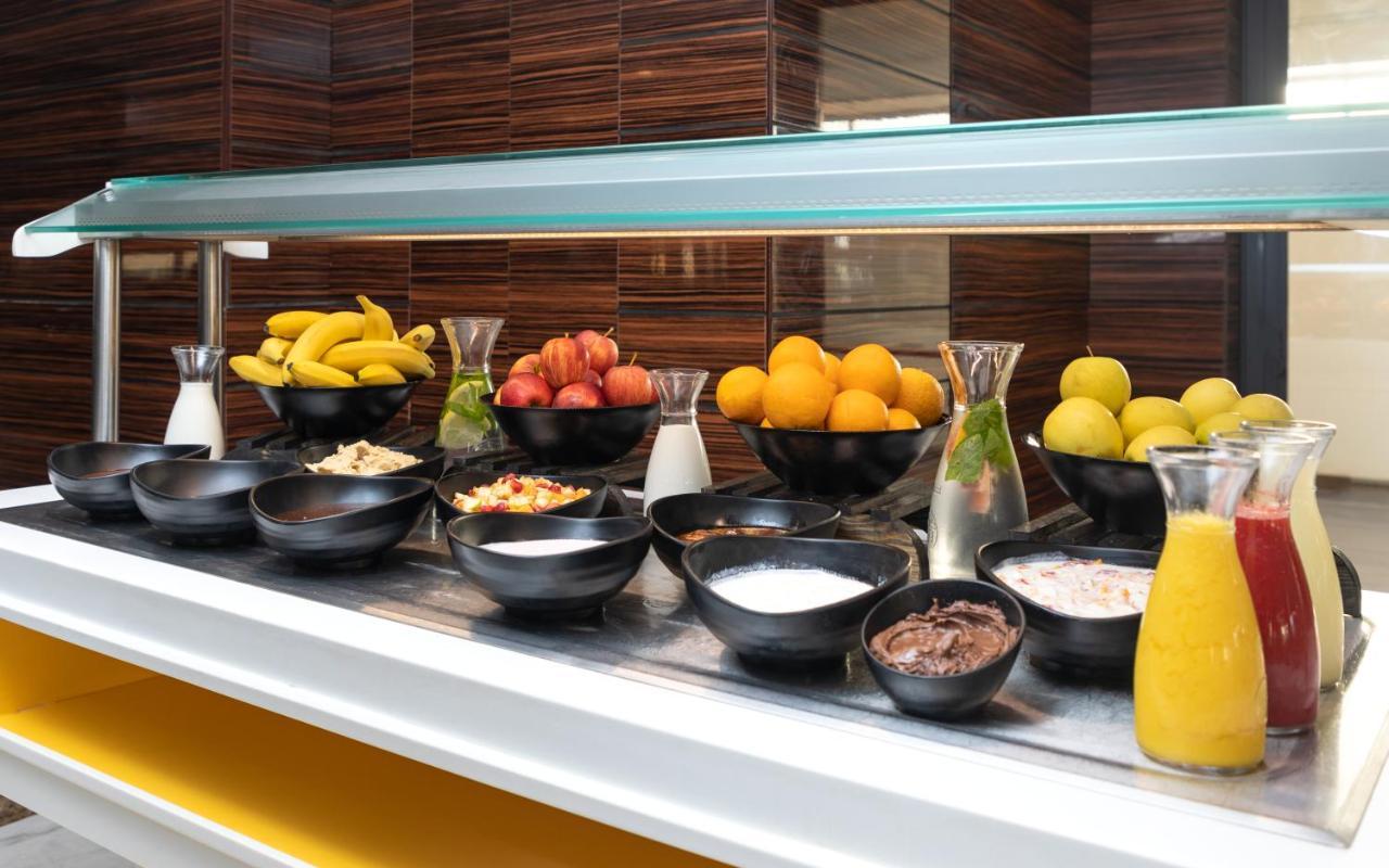 Radisson Hotel Сфакс Экстерьер фото A salad bar