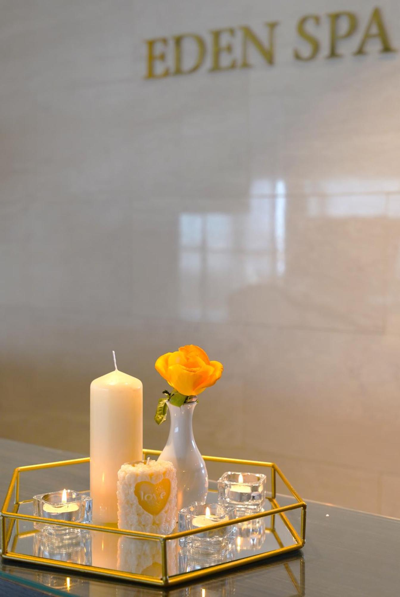 Radisson Hotel Сфакс Экстерьер фото Candle and rose at the memorial service for victims of the 2011 Christchurch earthquake