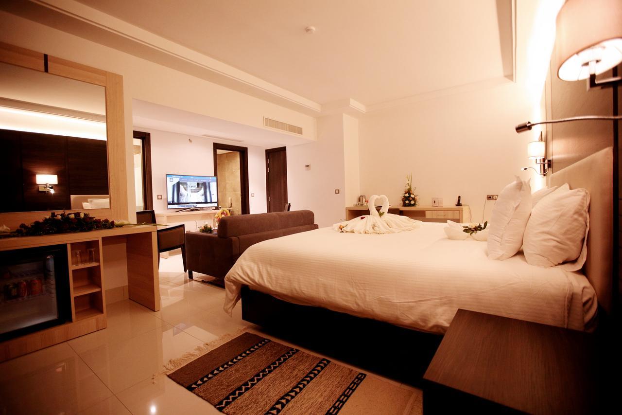 Radisson Hotel Сфакс Экстерьер фото A room at the hotel