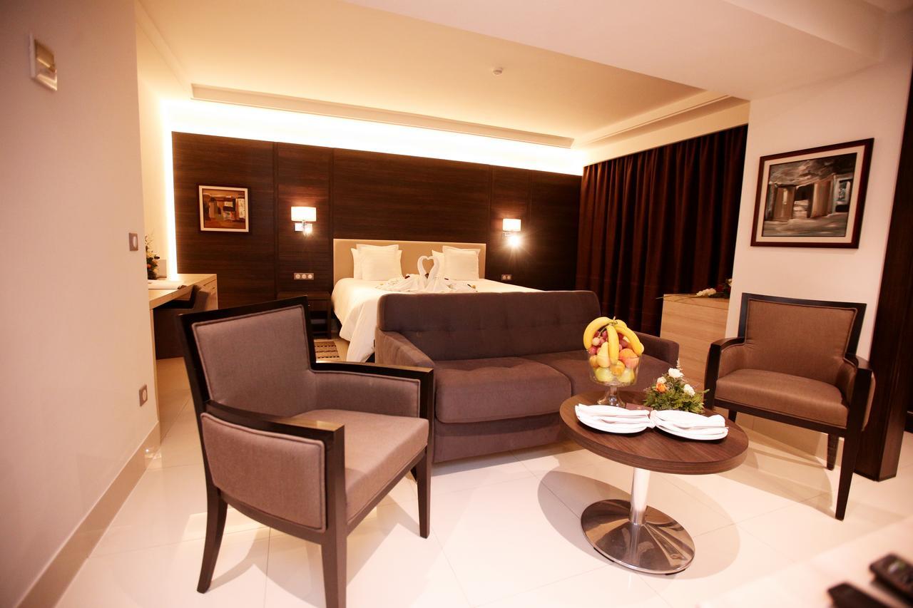Radisson Hotel Сфакс Экстерьер фото A suite at the hotel