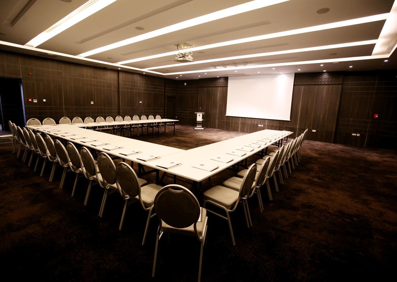Radisson Hotel Сфакс Экстерьер фото A meeting room