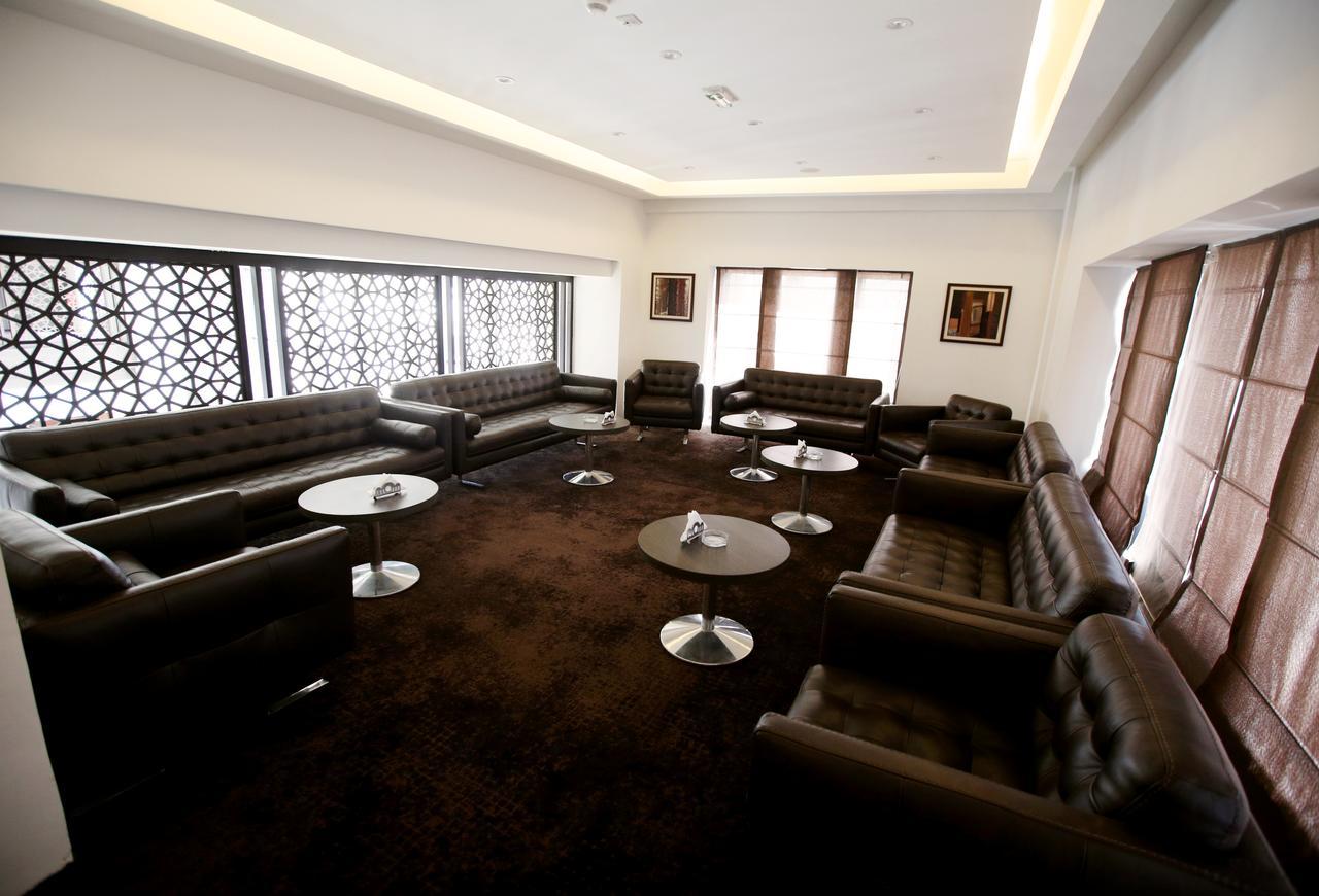 Radisson Hotel Сфакс Экстерьер фото The lounge at the airport