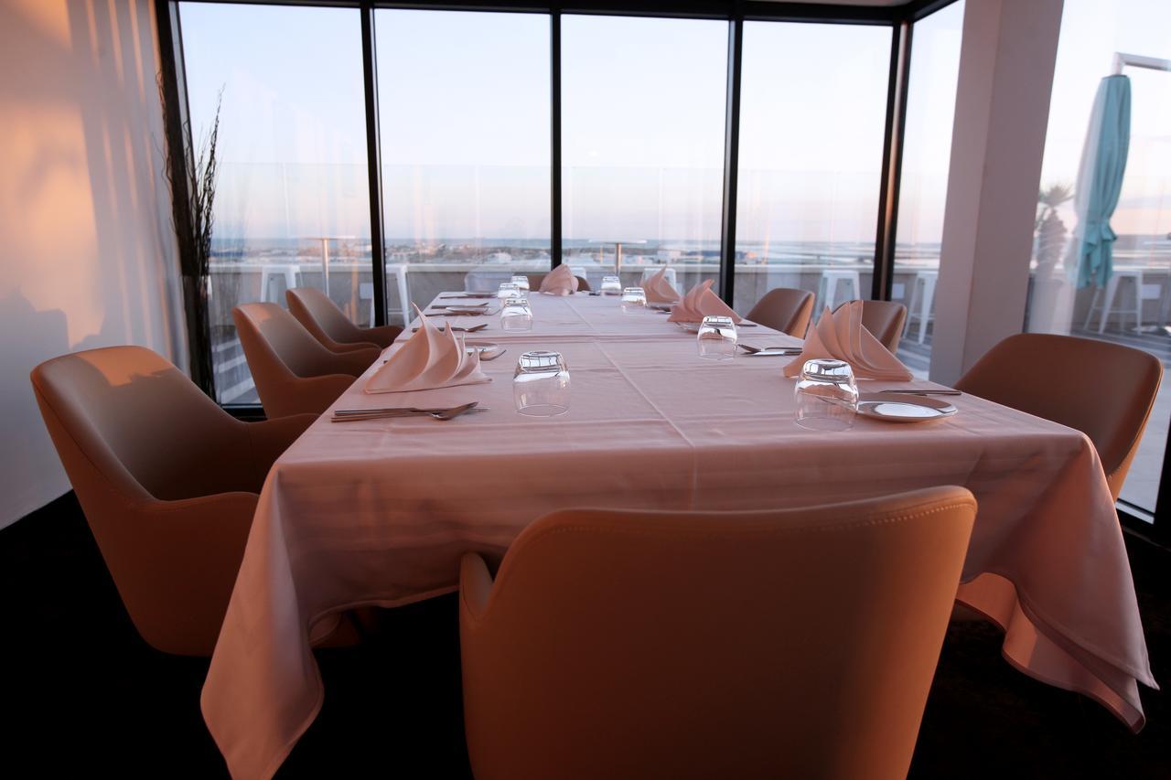 Radisson Hotel Сфакс Экстерьер фото Restaurant