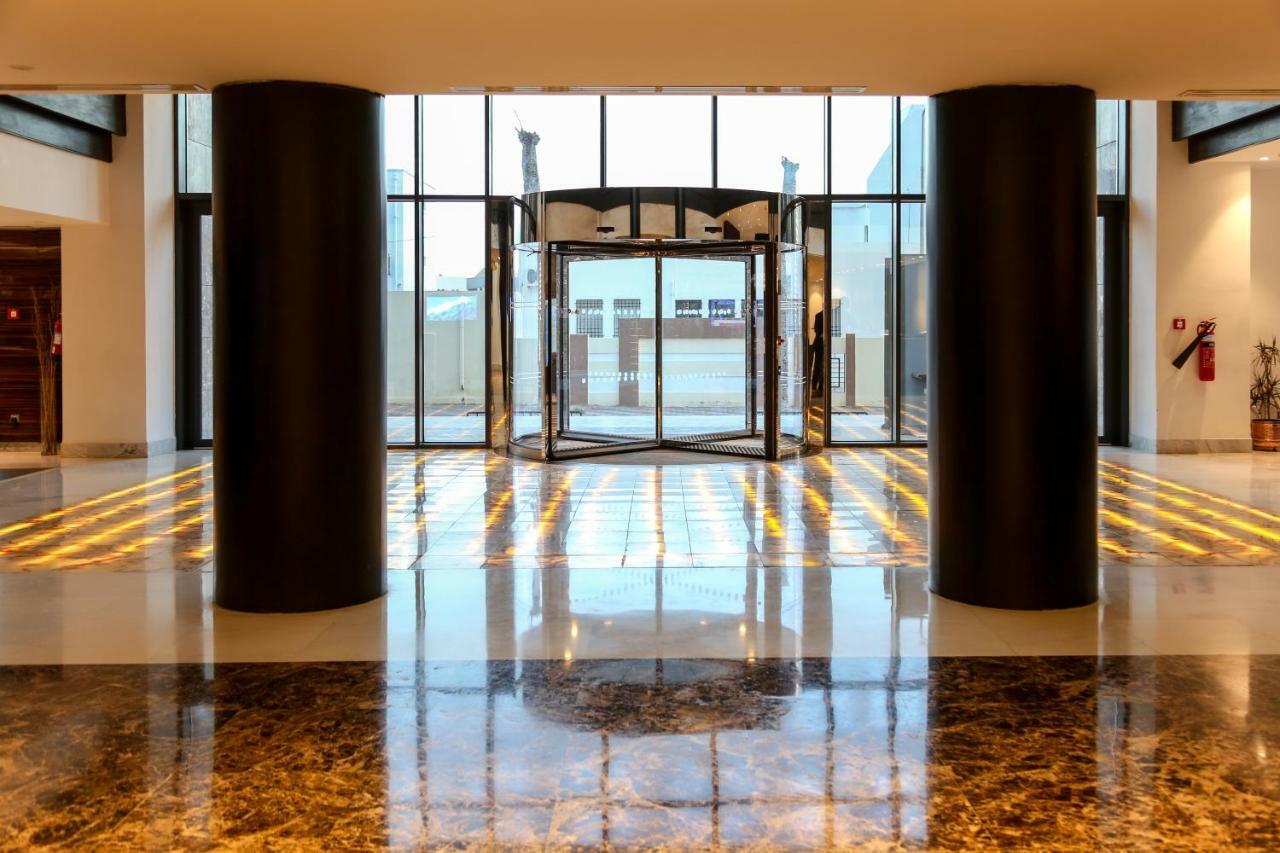 Radisson Hotel Сфакс Экстерьер фото Entrance to the hotel