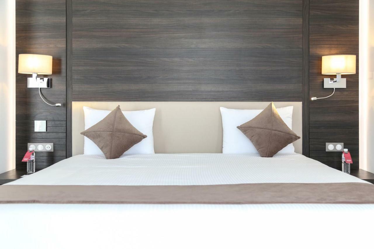 Radisson Hotel Сфакс Экстерьер фото A bed